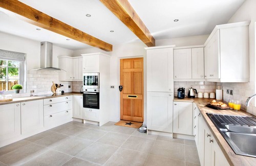 Storwood Haus | ASHLEY COTTAGE, pet friendly, with open fire in Seaton Ross