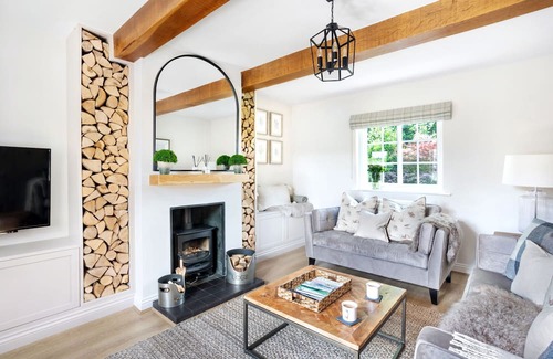 Storwood Haus | ASHLEY COTTAGE, pet friendly, with open fire in Seaton Ross