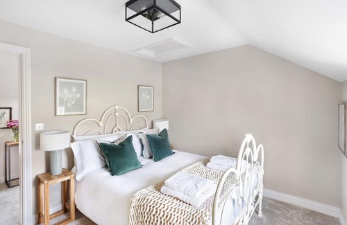 Storwood Haus | ASHLEY COTTAGE, pet friendly, with open fire in Seaton Ross