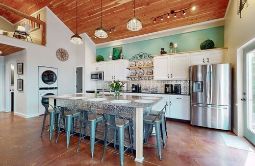 Clarkson Haus | lux barndos near nolin lake and mammoth cave