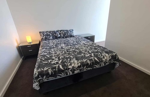 Gungahlin Wohnung | A Pool, QB's, Views @ Gunghalin!