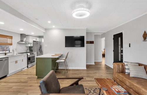 Lowber Hütte | Cozy cottage overlooking the Great Allegheny Passage Trail