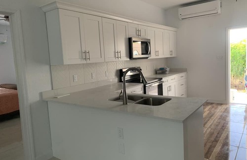 Savannah Haus | 5 MIN /SPOTTS BEACH. 20 min to other Attractions on East side of Island