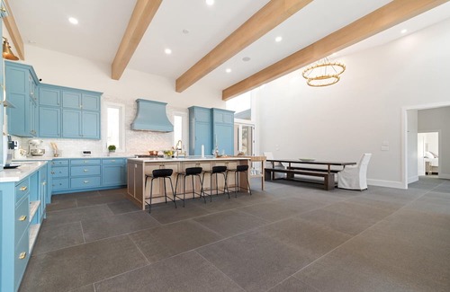 Martinsburg Haus | Luxurious Retreat on the Potomac River Along C&O Canal