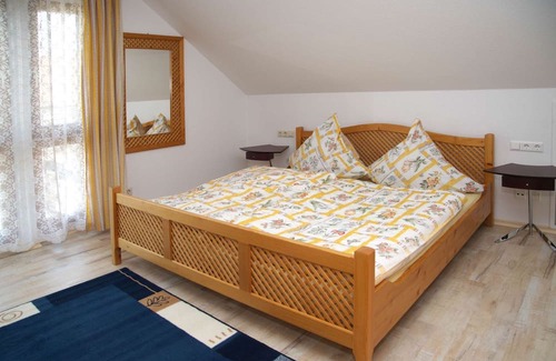 Bad Buchau Wohnung | Apartment 'Bauerngarten - 2' with Private Terrace, Private Garden and Wi-Fi