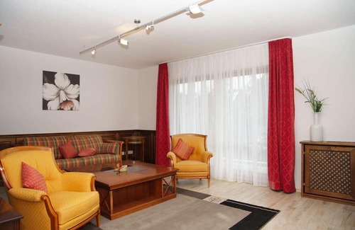 Bad Buchau Wohnung | Apartment 'Bauerngarten - 1' with Private Terrace, Private Garden and Wi-Fi