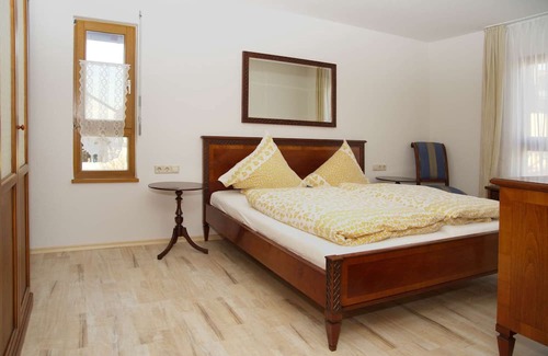 Bad Buchau Wohnung | Apartment 'Bauerngarten - 1' with Private Terrace, Private Garden and Wi-Fi