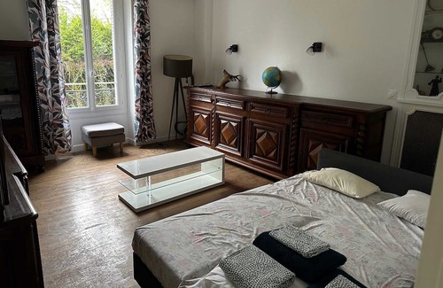 Saint-Florentin Haus | Homerez - Big house for 11 ppl. with garden and terrace at Saint-Florentin