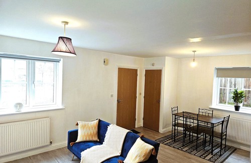 Basildon Haus | Impeccable 2-Bed House in Basildon