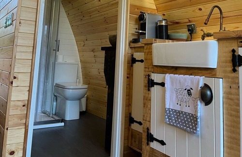 Enniskillen Kabine | Tranquil Cabin set in 300 acre private estate