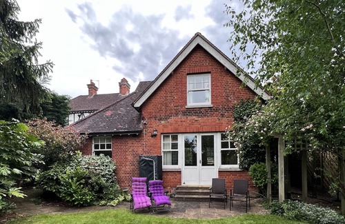 High Barnet Hütte | Cottage with 2000 SQM beautiful Garden
