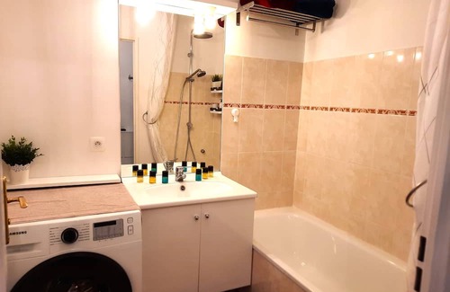 Bezons Wohnung | Panoramic View of River - Calm - 6' Tram - 25' Paris - Parking- Netflix