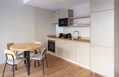 Saint-Vincent-de-Paul Wohnung | Beautiful Minimalist 1BD Apartment near Montmartre