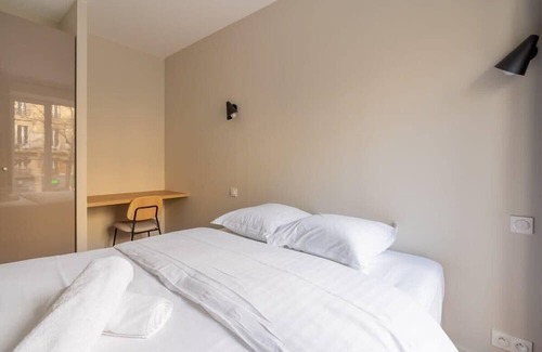 Saint-Vincent-de-Paul Wohnung | Beautiful Minimalist 1BD Apartment near Montmartre