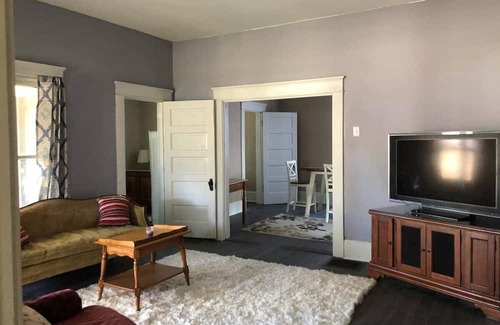 Palestine Haus | Peaceful & Simple 2 BR Home in Quiet Neighborhood