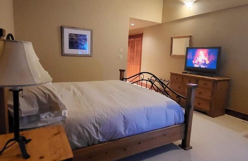 Whistler Cay Heights Haus | Wonderful family chalet in Whistler. 5 Bedroom / 5.5 Bath Sleeps 12.