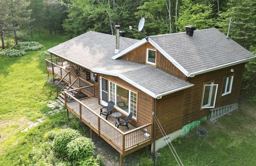 Saint Ferreol les Neiges Kabine | Charming riverside cottage