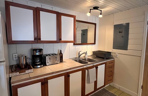 Saint Ferreol les Neiges Kabine | Charming riverside cottage