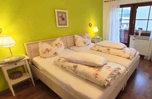 Hachtel Wohnung | Birgit Bender Rosenrot