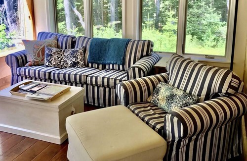 Kennebunk Hütte | Very private setting on 6 acres,1 mile to beaches and 1 mile to Dock Square.