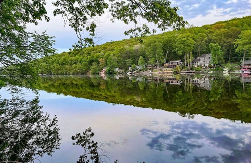Swartswood Kabine | Lakefront Cabin with Cozy Reading Nook