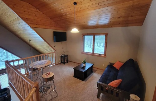 Amery Haus | HotTub! Woodside Haven Gateway to Nature & Leisure