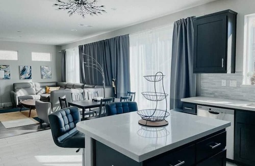 Pittsburg Haus | New & Big is better! Just listed