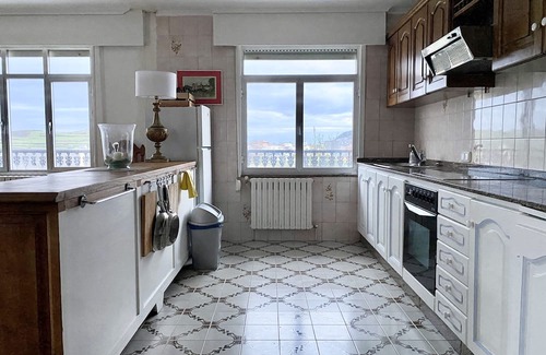 Porto de Espasante Haus | Sunny home with enormous terrace and garden just 1 min walk to the beach!