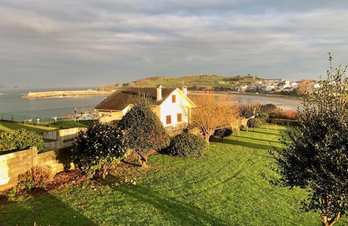 Porto de Espasante Haus | Sunny home with enormous terrace and garden just 1 min walk to the beach!