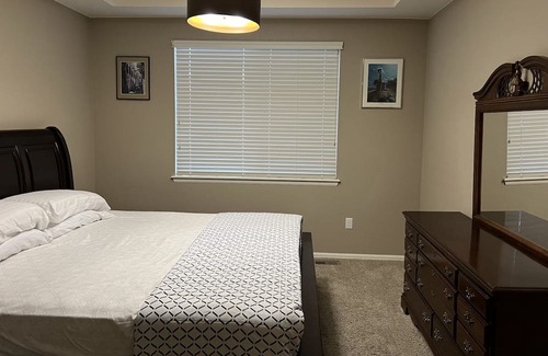 Brighton Haus | The Spacious Spruce: 4BR Retreat 17 min from DIA.