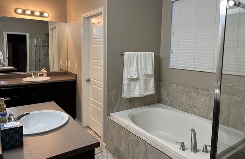 Brighton Haus | The Spacious Spruce: 4BR Retreat 17 min from DIA.