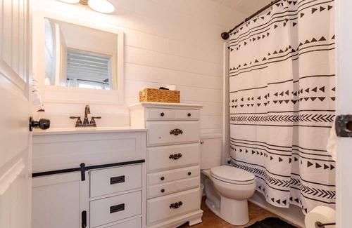 Falls of Rough Wohnung | Cozy Lakeview Guest House at Fentress Rd!