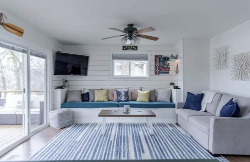 Falls of Rough Wohnung | Lakeview Haven: Lakeside Sanctuary at Fentress Rd!