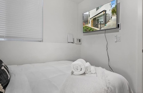 Minor Haus | cozy- work friendly home in heart of Seattle