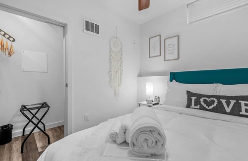 Minor Haus | cozy- work friendly home in heart of Seattle