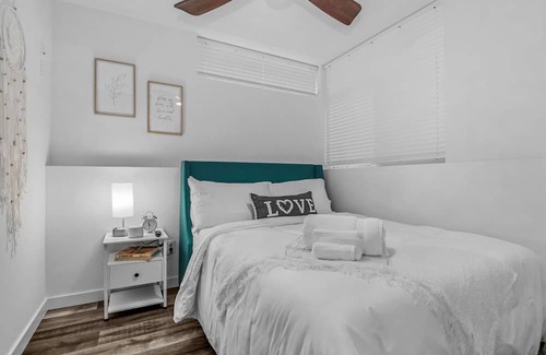 Minor Haus | cozy- work friendly home in heart of Seattle
