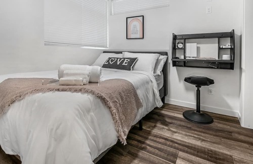 Minor Haus | cozy- work friendly home in heart of Seattle