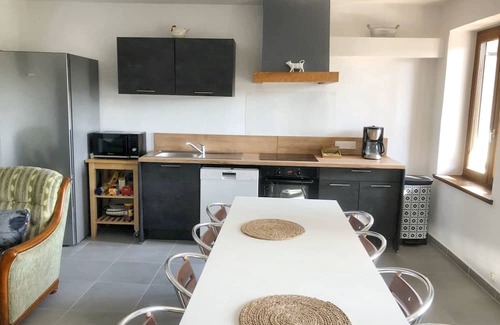 Saint-Etienne-des-Oullieres Haus | Homerez - Big house for 10 ppl. with terrace at Saint-Étienne-des-Oullières