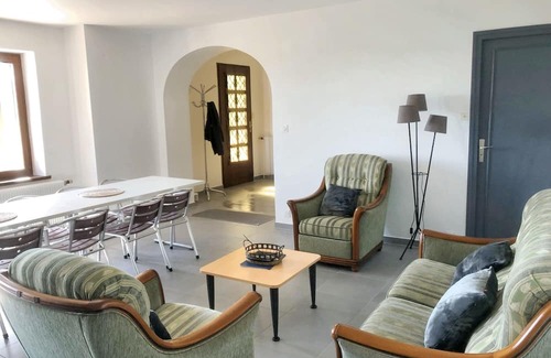 Saint-Etienne-des-Oullieres Haus | Homerez - Big house for 10 ppl. with terrace at Saint-Étienne-des-Oullières