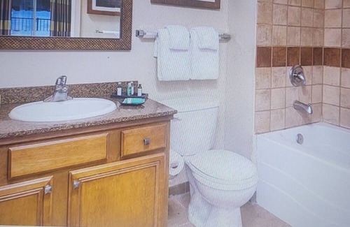 Round Hill Village Wohnung | Cozy spacious 3-bedroom apt sleeps8 in Zephyr Cove with Wi-Fi, fitness room