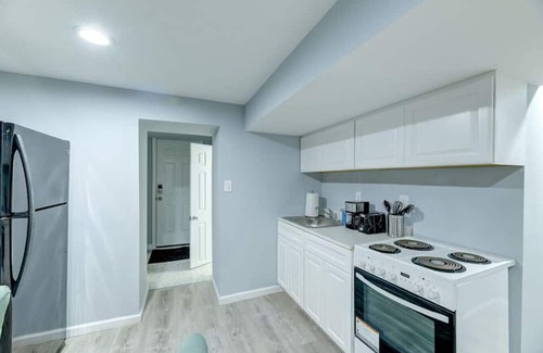 Fairlawn Haus | Garden Flat on 16th - Free Secured Parking