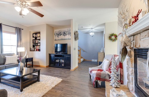 Bristol Haus | 3 Story Townhome 30 min to Milwaukee, 45 min to O'hare, 25 min to Lake Geneva