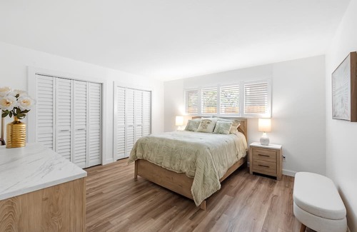 The Strand Haus | NEWLY RENOVATED HOME - Available August 2024 - 2 BLOCKS TO BEACH!