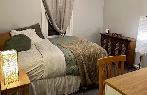 Kalamazoo Haus | This charming bungalow is located 5 minutes from downtown! A cozy family home.