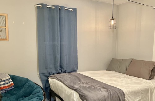 Kalamazoo Haus | This charming bungalow is located 5 minutes from downtown! A cozy family home.