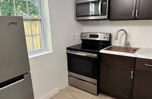 Midtown Hütte | Coastal Carriage House Surrounded By Live Oak Trees in the Heart of Savannah