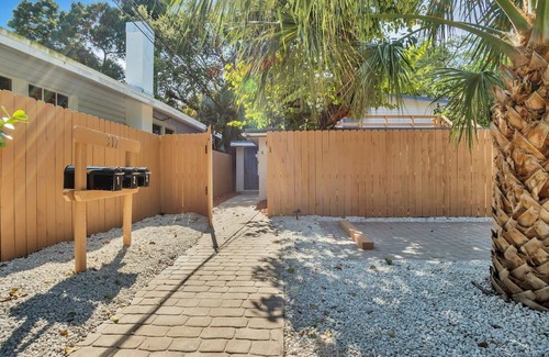 Sailboat Bend Haus | Las Olas Cabanas Unit #1 - Private Triplex Steps from Las Olas Blvd & Downtown