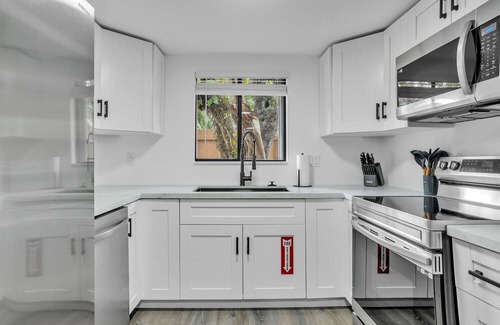 Sailboat Bend Haus | Las Olas Cabanas Unit #1 - Private Triplex Steps from Las Olas Blvd & Downtown