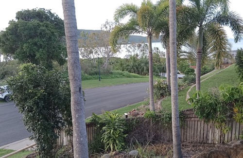 Cannonvale Wohnung | Spacious granny flat on the ground floor, close to shops, beaches, town centre.