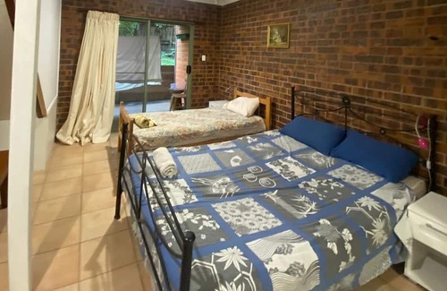 Cannonvale Wohnung | Spacious granny flat on the ground floor, close to shops, beaches, town centre.